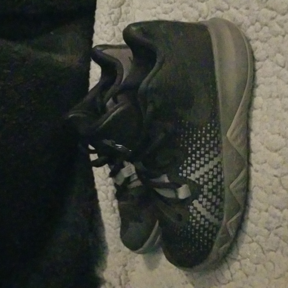 Nikes(black and grey)Size:11c